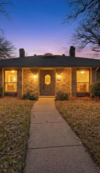 2712 Lincoln Drive, Arlington TX 76006 - Photo 3
