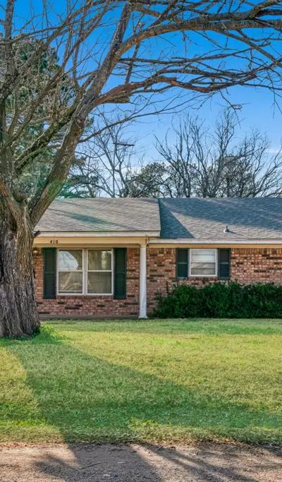 410 S Bois Darc Street, Blossom TX 75416