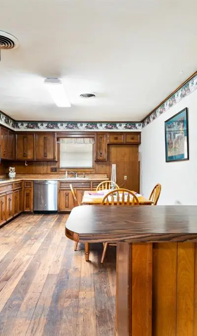 410 S Bois Darc Street, Blossom TX 75416 - Photo 2