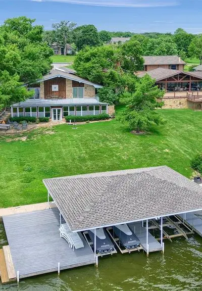 105 Cheyenne Drive, Lake Kiowa TX 76240