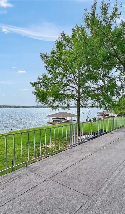 105 Cheyenne Drive, Lake Kiowa TX 76240 - Photo 3