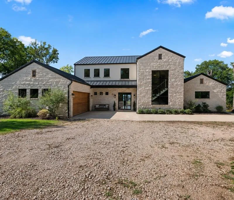111 Sun Valley, Mabank TX 75147