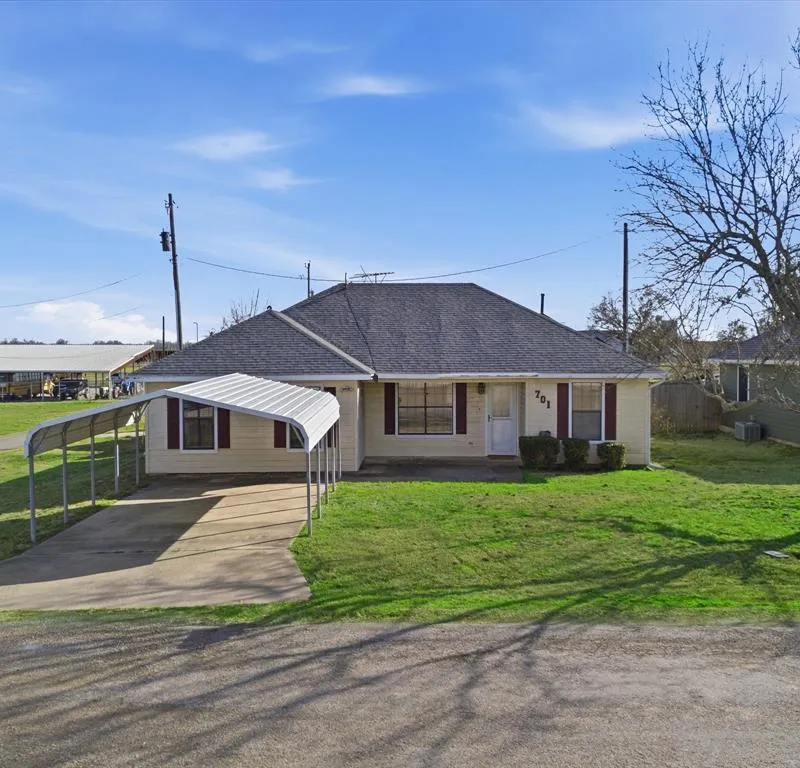 701 S College Street, Celeste TX 75423