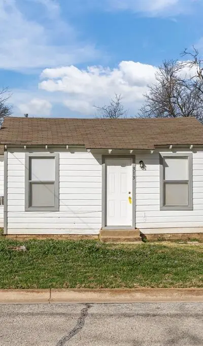 313 Hallvale Drive, White Settlement TX 76108