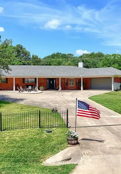 1246 Kiowa Drive W, Lake Kiowa TX 76240