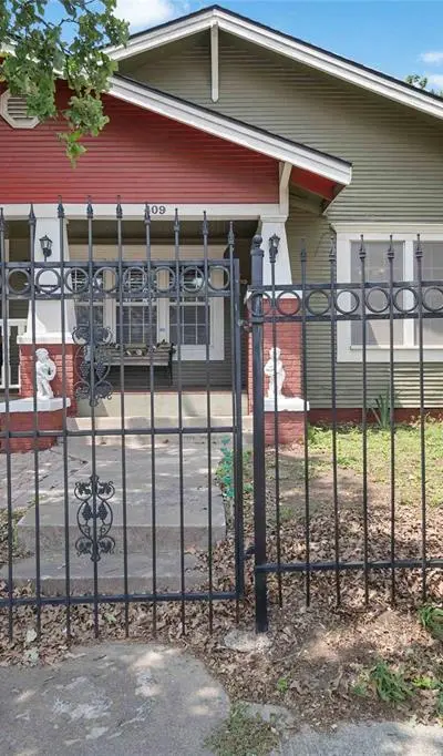 409 N Sylvania Avenue, Fort Worth TX 76111
