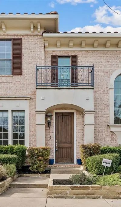 821 La Cima, Irving TX 75039 - Photo 2