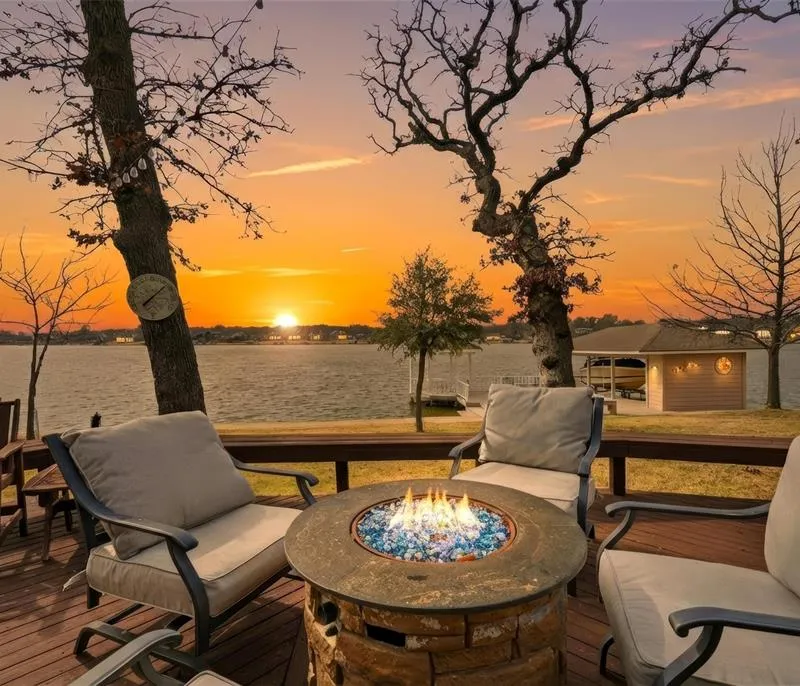 143 Blackfoot Trail, Lake Kiowa TX 76240