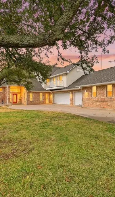 143 Blackfoot Trail, Lake Kiowa TX 76240 - Photo 3
