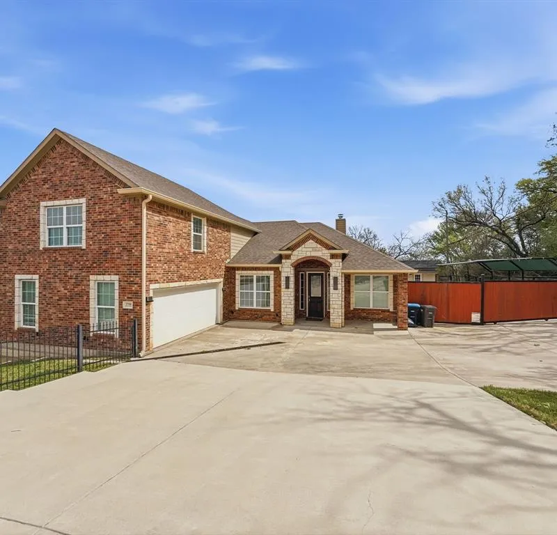 2700 Refugio Avenue, Fort Worth TX 76164
