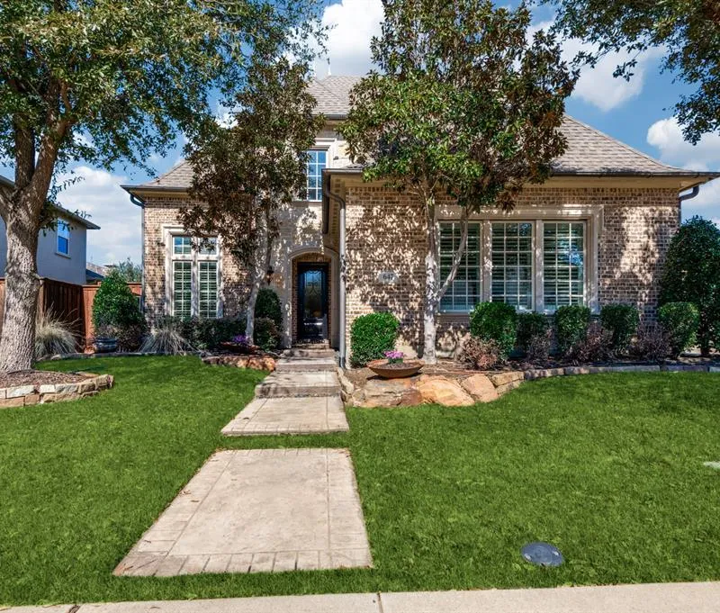 647 Fountainview Drive, Irving TX 75039