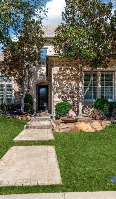 647 Fountainview Drive, Irving TX 75039