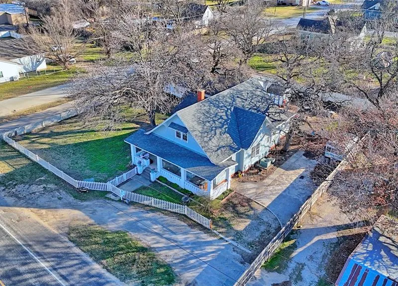 403 W Franklin Street, Alvord TX 76225