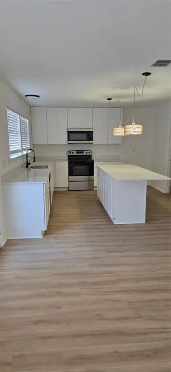 5948 Wisdom Creek Drive, Dallas TX 75249 - Photo 4