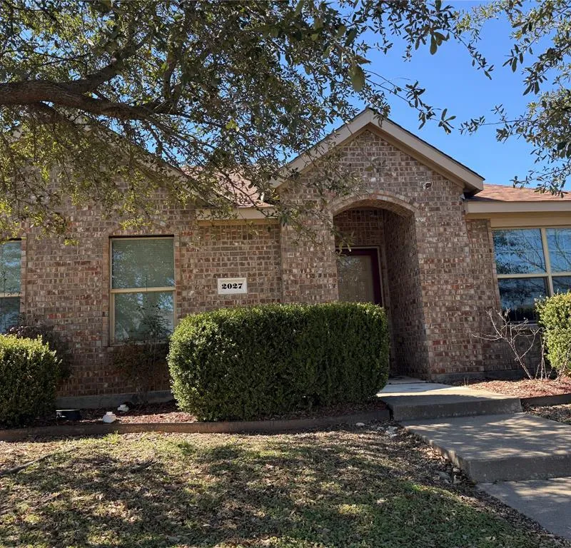 2027 Fair Weather Drive, Lancaster TX 75146