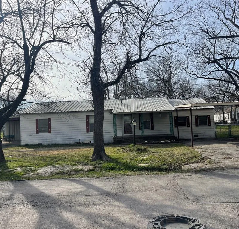 406 S Austin Street, Wolfe City TX 75496