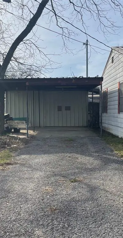 406 S Austin Street, Wolfe City TX 75496 - Photo 3