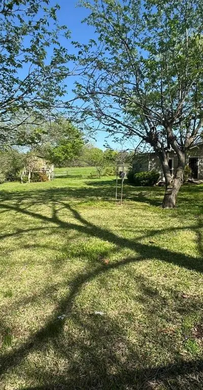 429 S Broadway Street, Bells TX 75414 - Photo 2