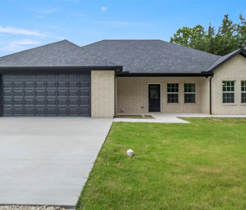 905 W Cardinal Street, Ector TX 75439