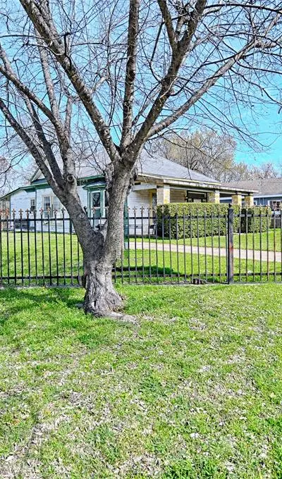 2457 Glenfield Avenue, Dallas TX 75233 - Photo 2