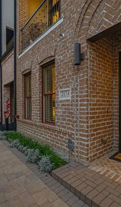 2174 Aylesport Drive, Dallas TX 75201 - Photo 3
