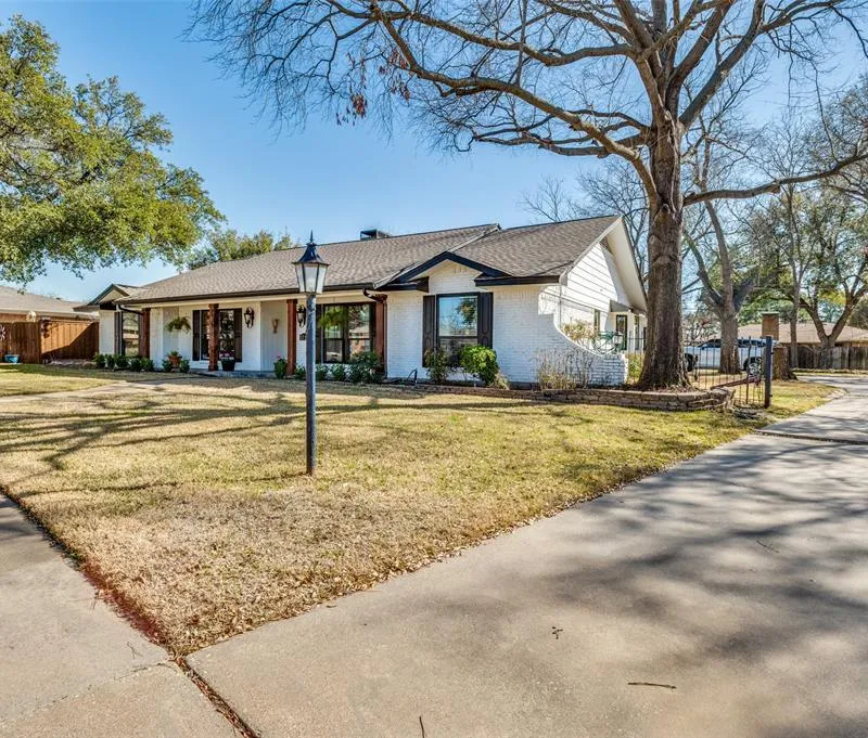 1710 N Dickerson, Pantego TX 76013
