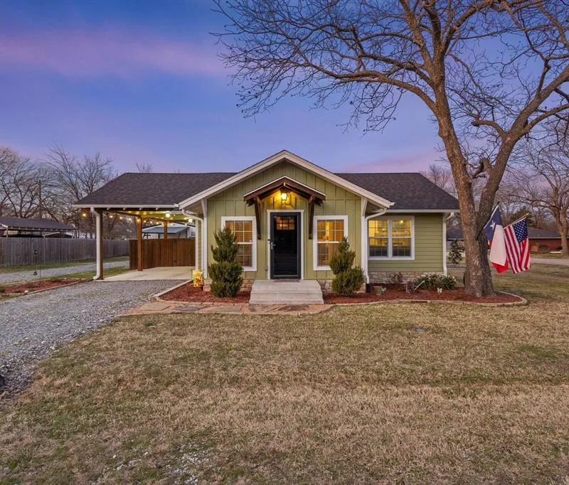 110 E Houston Street, Leonard TX 75452