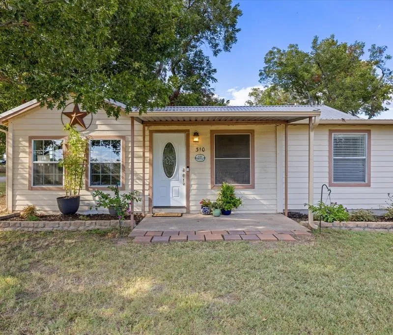 310 W 6th Street, Tolar TX 76476