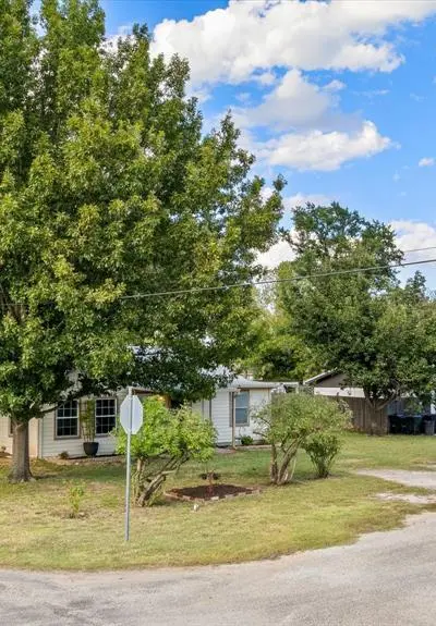 310 W 6th Street, Tolar TX 76476 - Photo 3