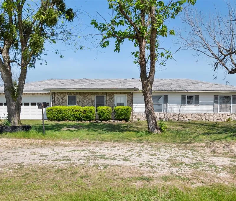 627 FM 633, Kerens TX 75144