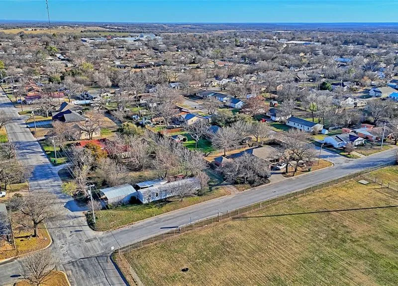 600 E Nelson Street, Bowie TX 76230
