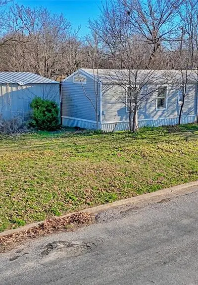 600 E Nelson Street, Bowie TX 76230 - Photo 2