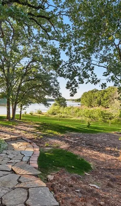 772 Lakewood Court, Highland Village TX 75077 - Photo 2