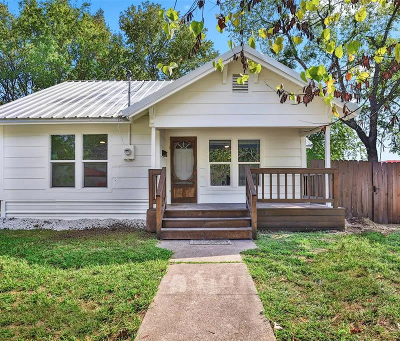 1005 N Neal Street, Commerce TX 75428