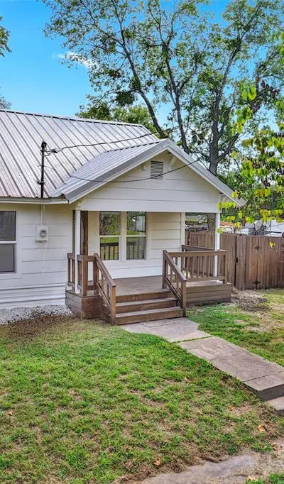 1005 N Neal Street, Commerce TX 75428 - Photo 2