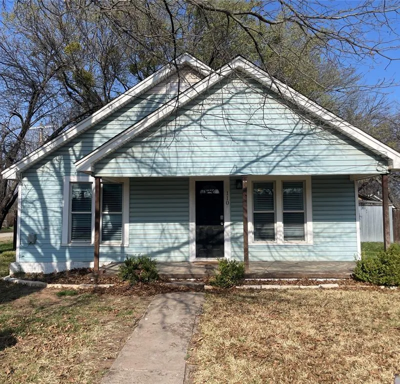 110 S Hubbard Street, Alvord TX 76225