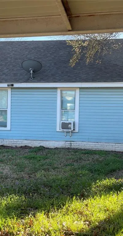 110 S Hubbard Street, Alvord TX 76225 - Photo 4