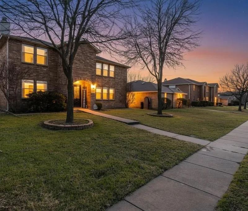 1512 Golden Grass Drive, Lancaster TX 75134
