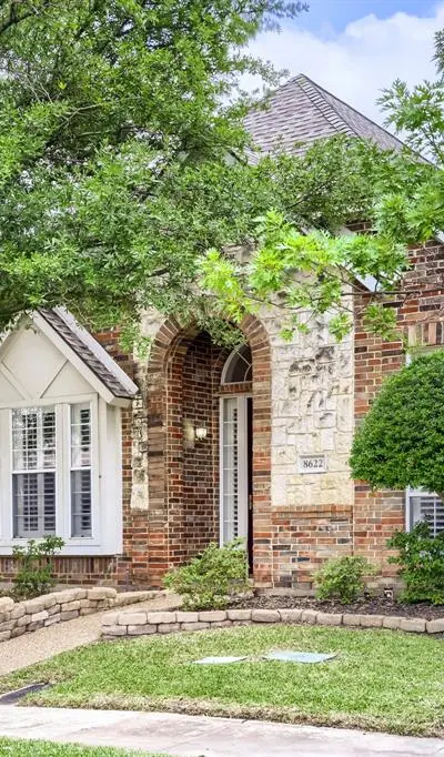 8622 Forest Glen Drive, Irving TX 75063 - Photo 2