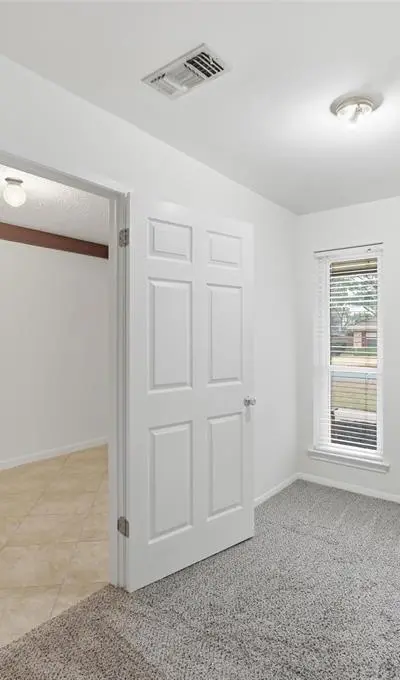 1709 Princeton Drive, Arlington TX 76015 - Photo 4
