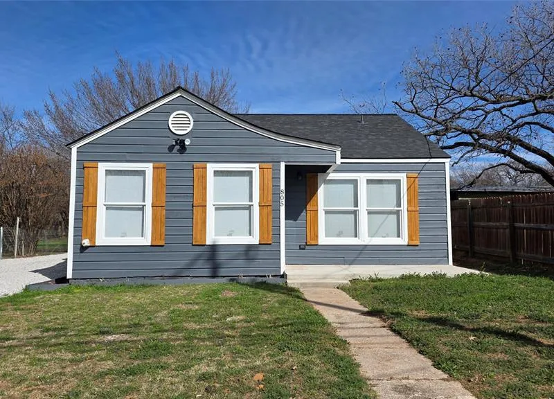 805 Adkins Street, Bowie TX 76230