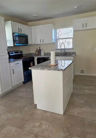 805 Adkins Street, Bowie TX 76230 - Photo 4