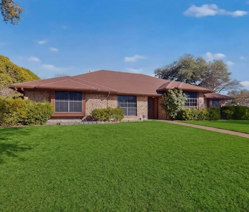 922 S Greenstone Lane, Duncanville TX 75137