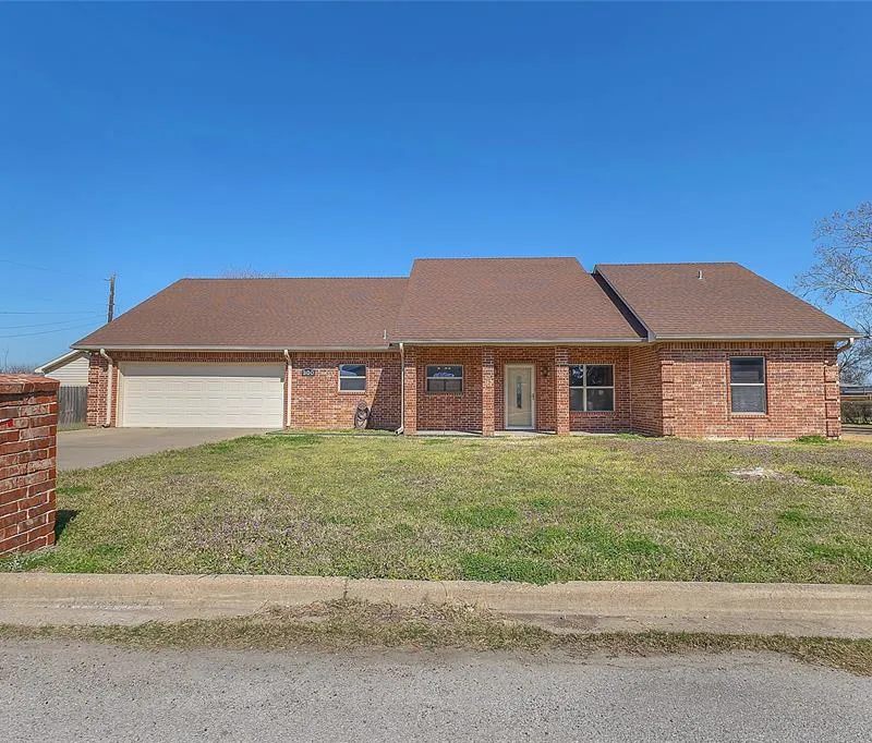 300 W McAfee Street, Mabank TX 75147