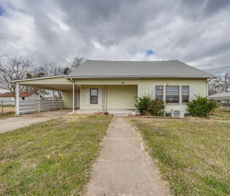 308 N Bois D Arc Street, Savoy TX 75479