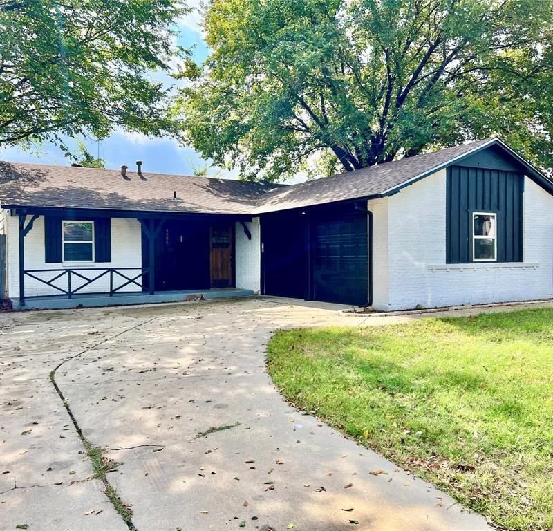 5008 Queen Ann Drive, Forest Hill TX 76119