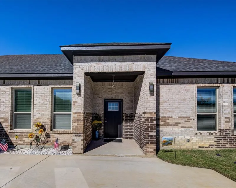 2205 Briarwood Drive, Bridgeport TX 76426