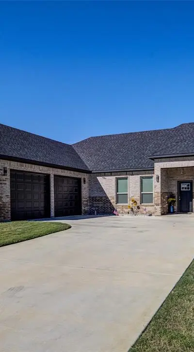 2205 Briarwood Drive, Bridgeport TX 76426 - Photo 2
