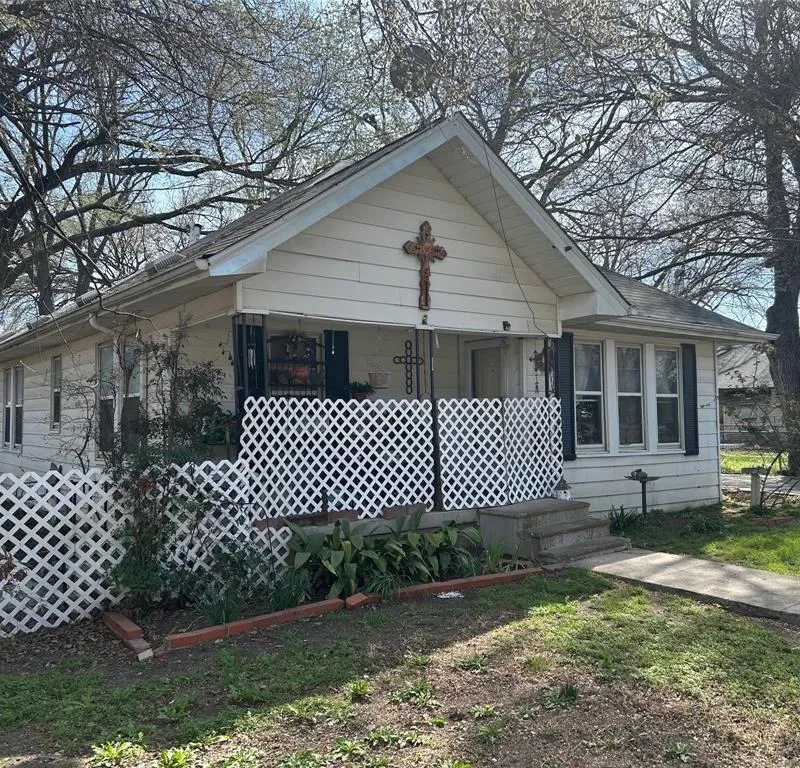 320 & 330 E Belt Line Road, Wilmer TX 75172