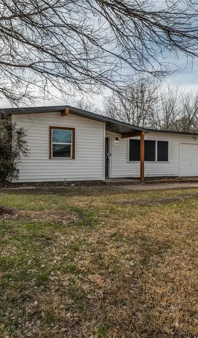 800 E Tucker Boulevard, Arlington TX 76010 - Photo 2